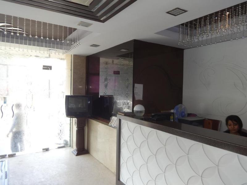 Hotel B Continental Delhi  Exterior photo